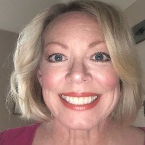 Meet your Posher, Laurie
